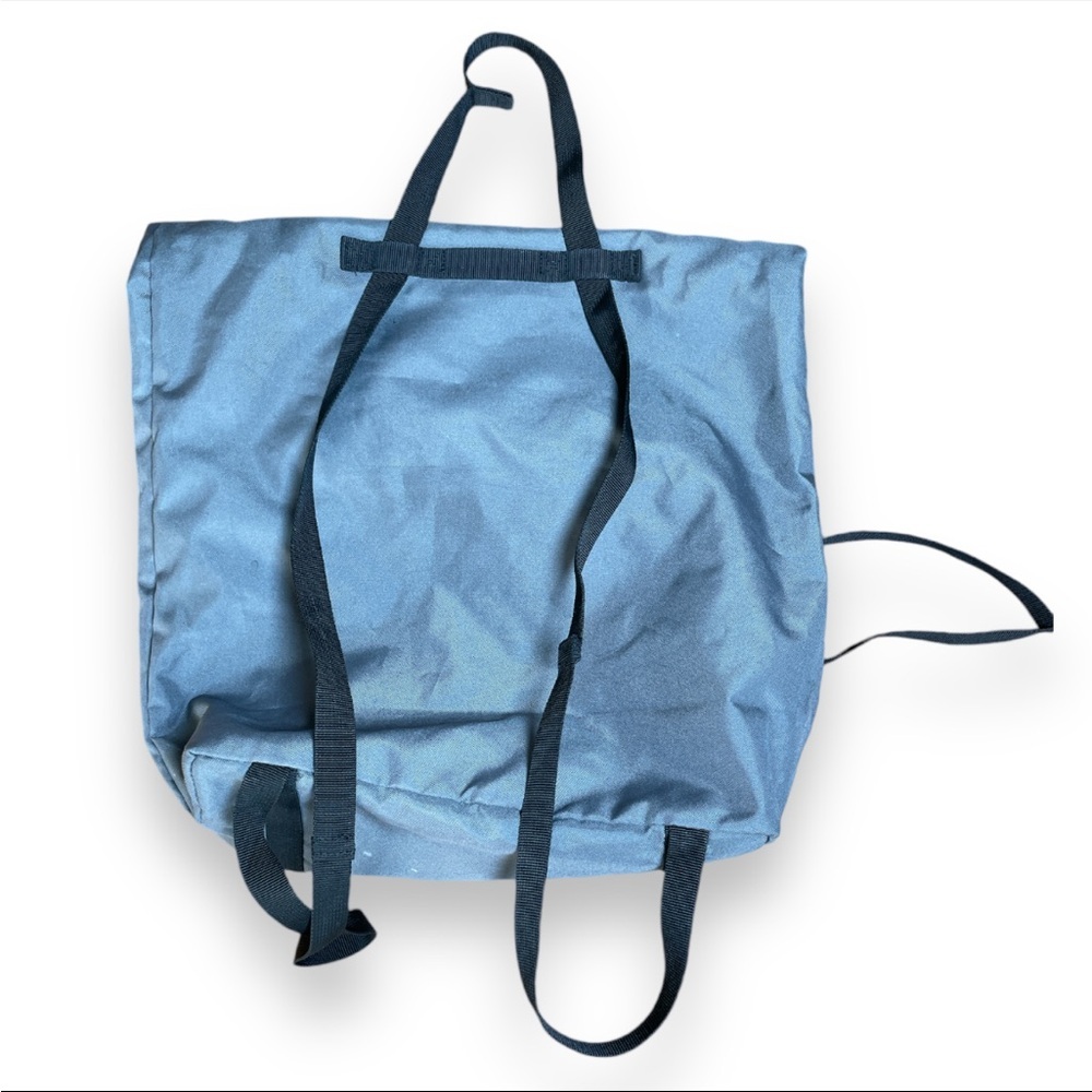 On Running Messenger Backpack Gray Reflective - image 3